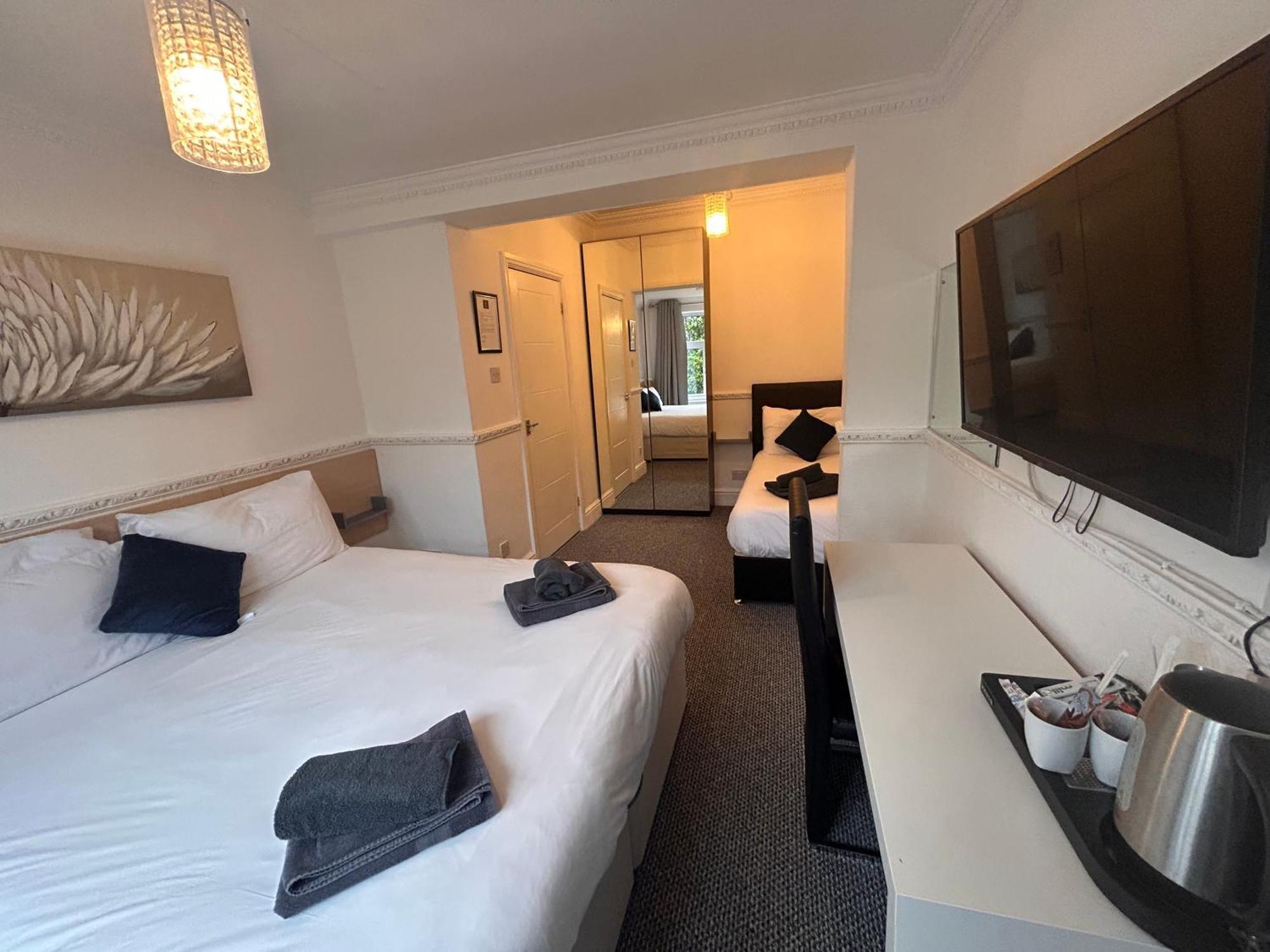 Charnwood Regency Guest House Loughborough Exterior photo